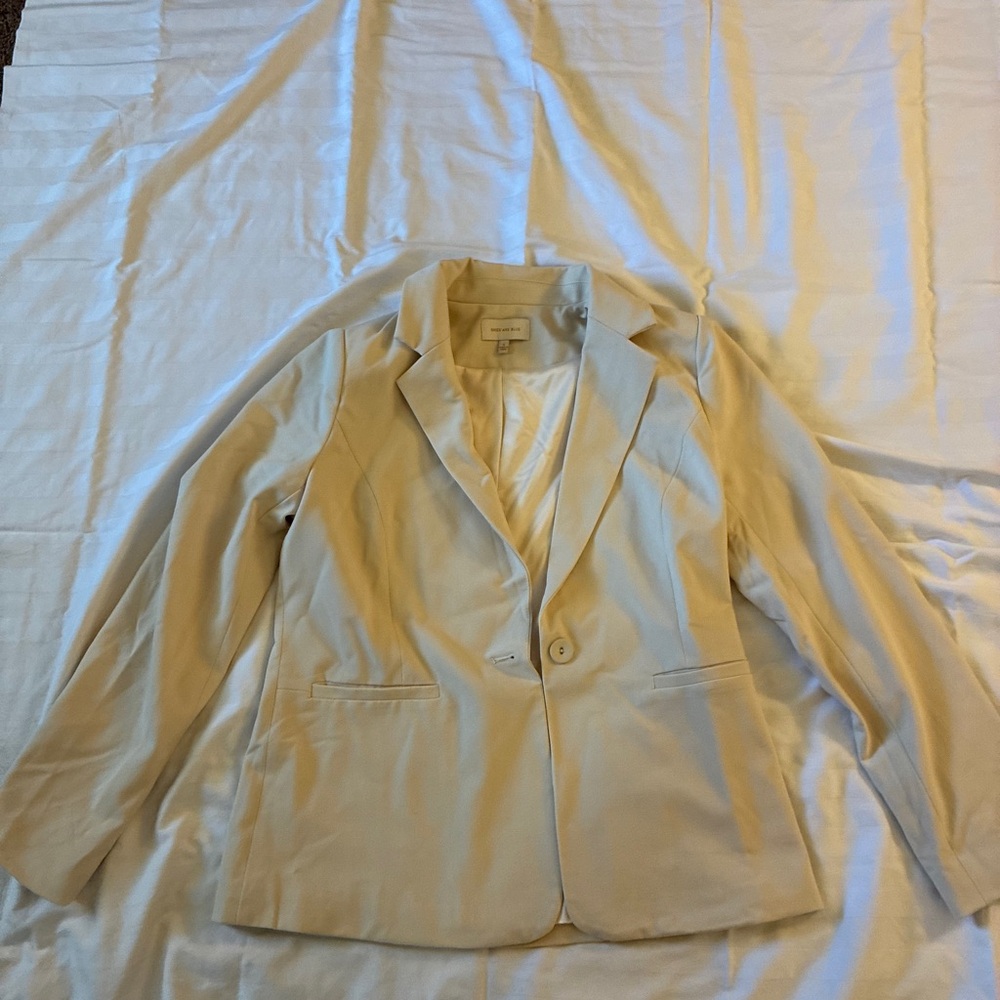 Women’s Off White Blazer - Picture 3 of 6